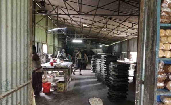 বাবুগঞ্জে অনুমোদনহীন কারখানায় খাদ্য উৎপাদনের অভিযোগ